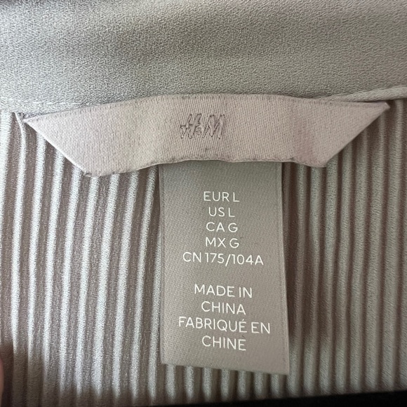 H&M Long Sleeved Blouse Large - Picture 4 of 4